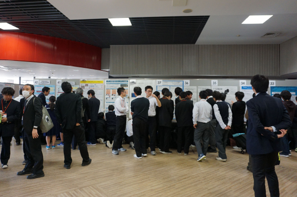 過去に開催された「中高生情報学研究コンテスト」の様子